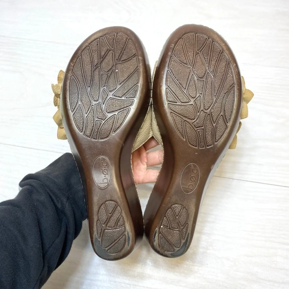 B.O.C.‎ Womens 10 Wedge Sandals Floral Metallic Gold C12146 Bohemian Slides
